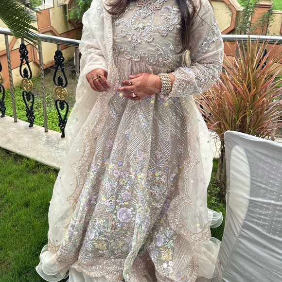 Pakistani gown with duppata for sale! Brand new worn once! - Picture 5 of 5